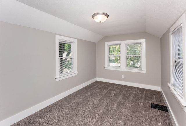 1614 E 13th Street, Des Moines, IA 50316