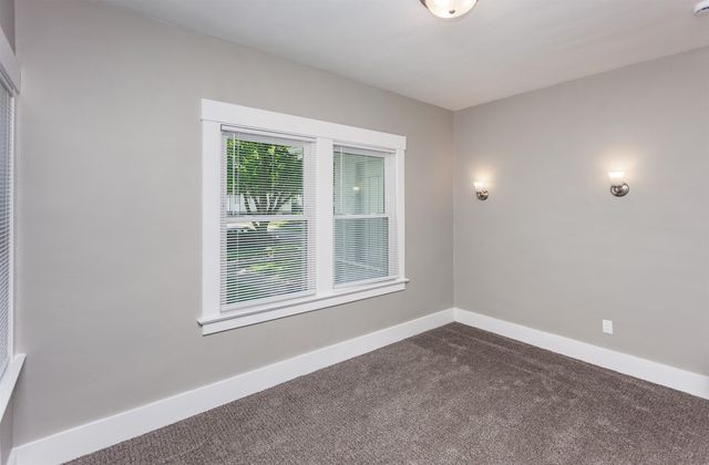 1614 E 13th Street, Des Moines, IA 50316