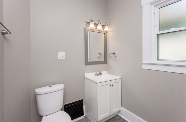 1614 E 13th Street, Des Moines, IA 50316