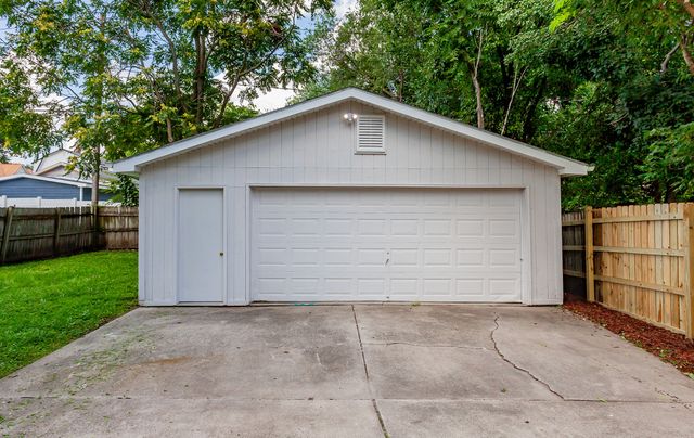 1614 E 13th Street, Des Moines, IA 50316