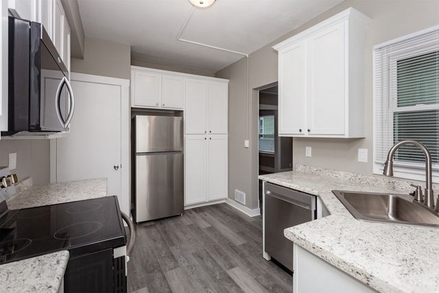 1614 E 13th Street, Des Moines, IA 50316