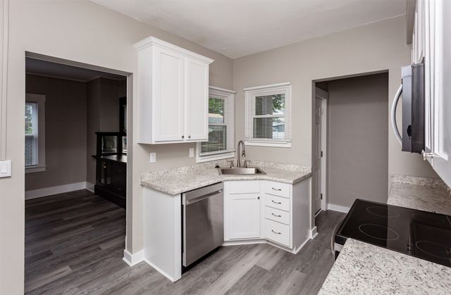 1614 E 13th Street, Des Moines, IA 50316