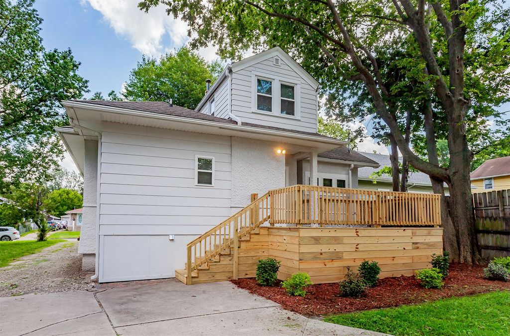 1614 E 13th Street, Des Moines, IA 50316