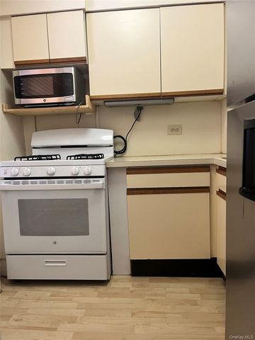 61-25 97th Street 6L, Rego Park, NY 11374