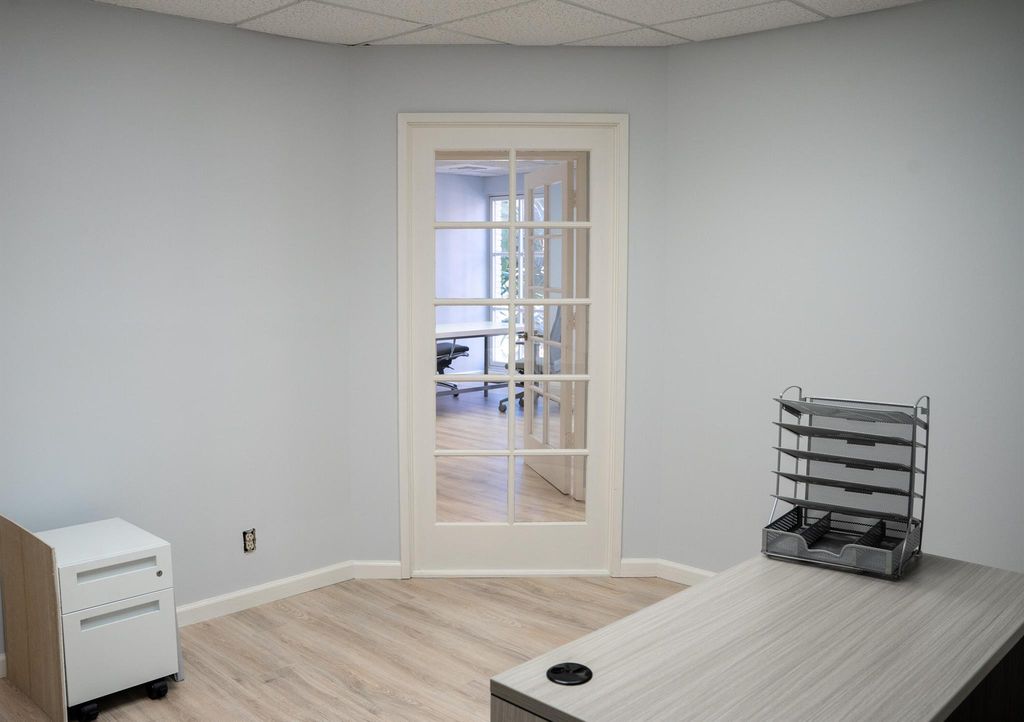 Image 9 of property listing at 180 Royal Palm Way 203, Palm Beach, FL 33480