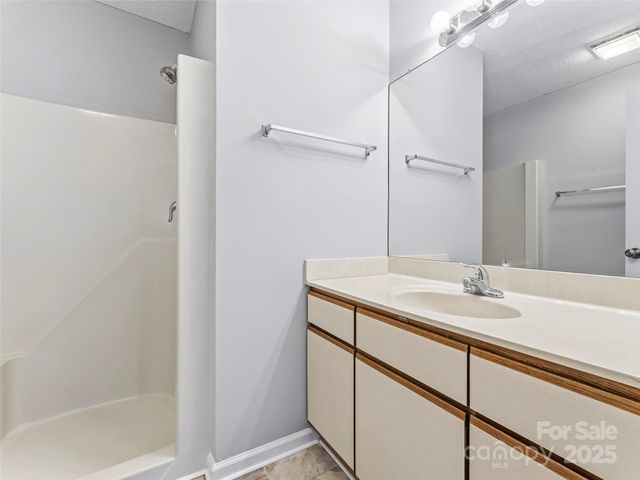 102 Abbey Circle, Asheville, NC 28805