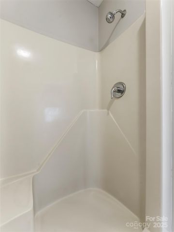 102 Abbey Circle, Asheville, NC 28805