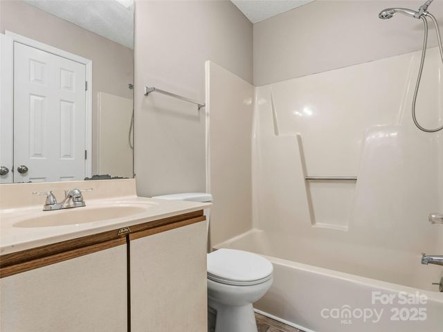 102 Abbey Circle, Asheville, NC 28805