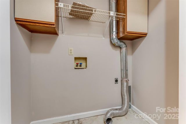 102 Abbey Circle, Asheville, NC 28805