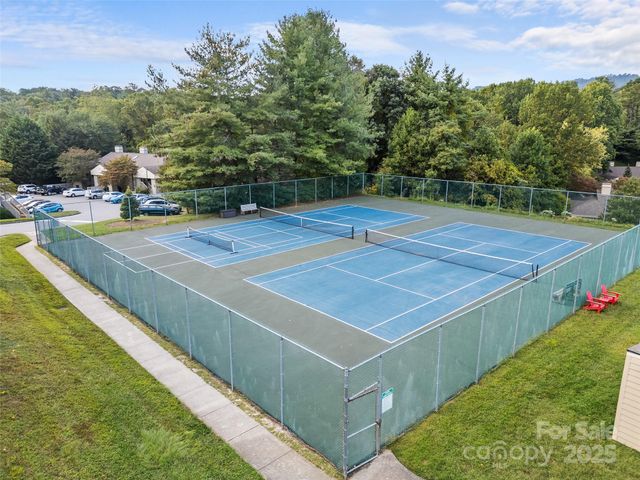 102 Abbey Circle, Asheville, NC 28805