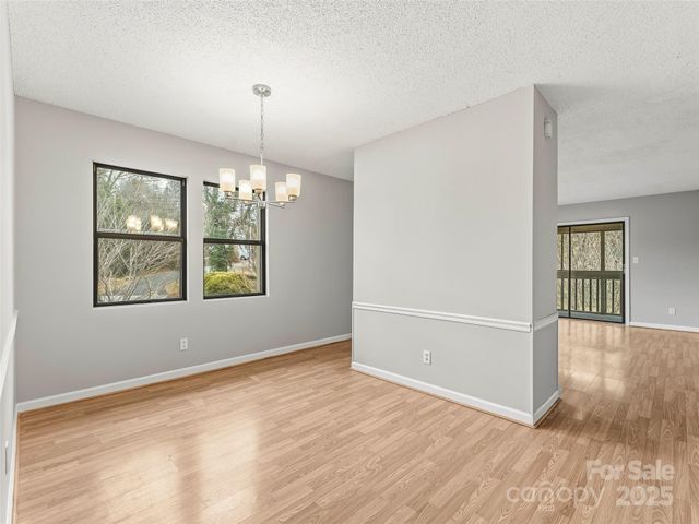 102 Abbey Circle, Asheville, NC 28805