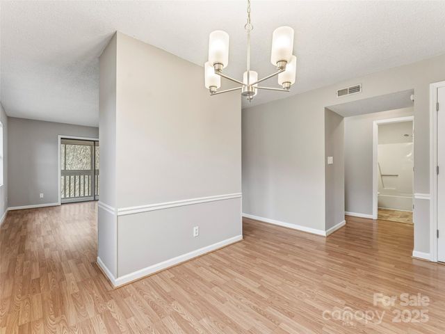 102 Abbey Circle, Asheville, NC 28805