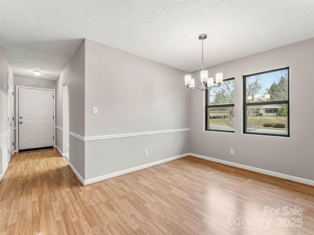 102 Abbey Circle, Asheville, NC 28805