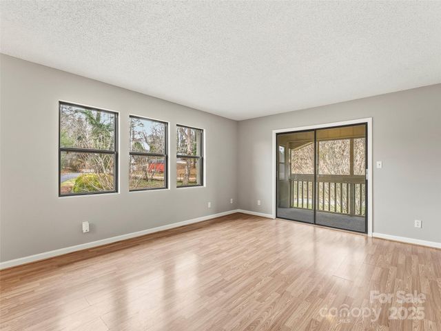 102 Abbey Circle, Asheville, NC 28805