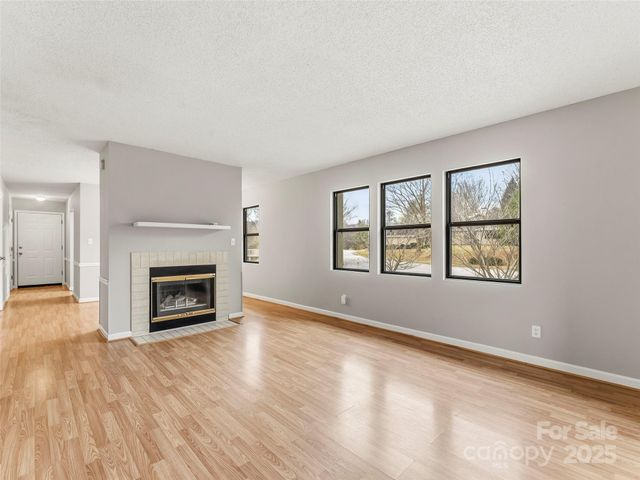 102 Abbey Circle, Asheville, NC 28805