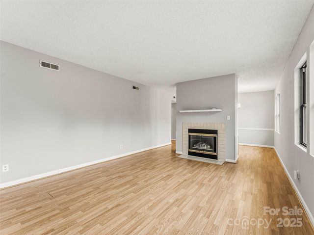 102 Abbey Circle, Asheville, NC 28805