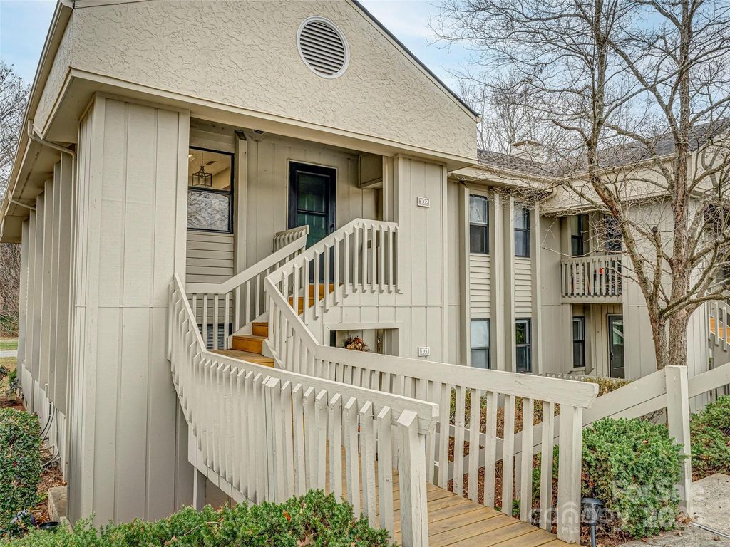 102 Abbey Circle, Asheville, NC 28805
