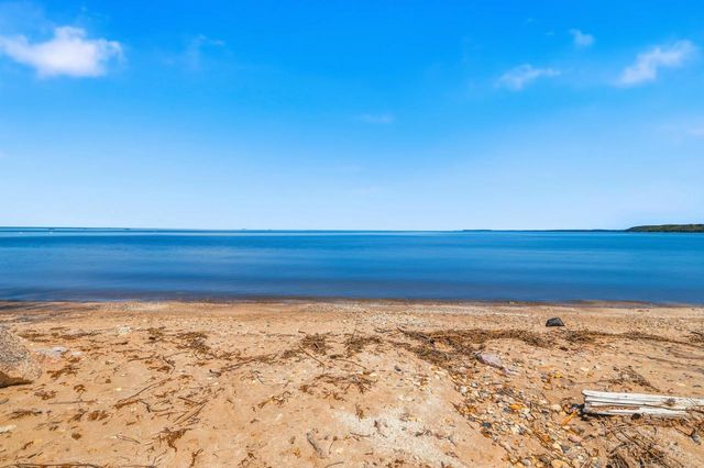 4535 POINT COMFORT LANE, Green Bay, WI 54311