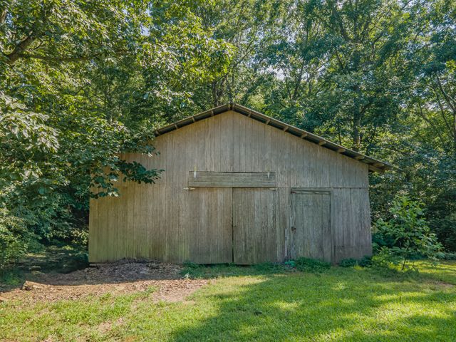 2151 Maysville Rd, Dickson, TN 37055
