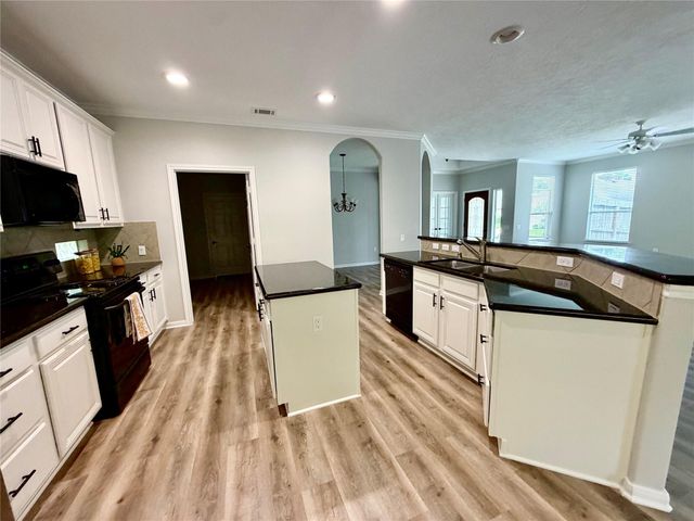 14 Dardenelle Ct, Conroe, TX 77382