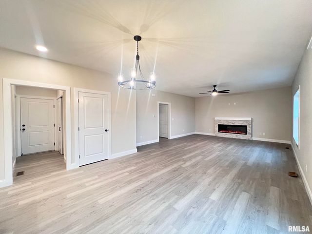 6304 W CROSSWYND Court, Edwards, IL 61528