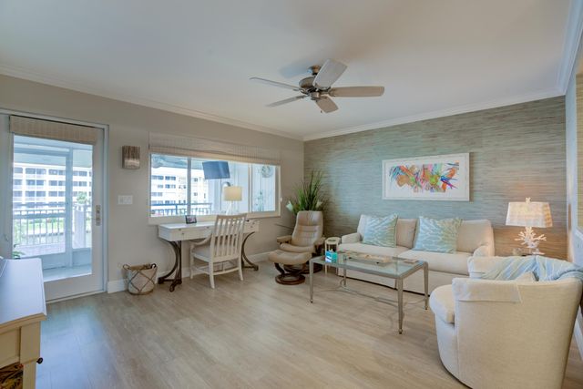 111 Shore Court 305, North Palm Beach, FL 33408