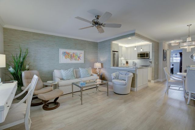 111 Shore Court 305, North Palm Beach, FL 33408