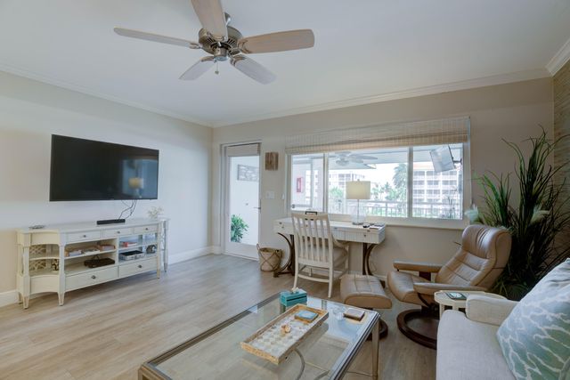 111 Shore Court 305, North Palm Beach, FL 33408