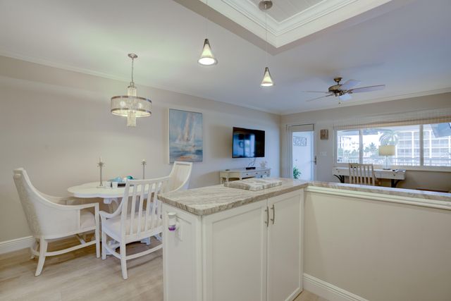 111 Shore Court 305, North Palm Beach, FL 33408