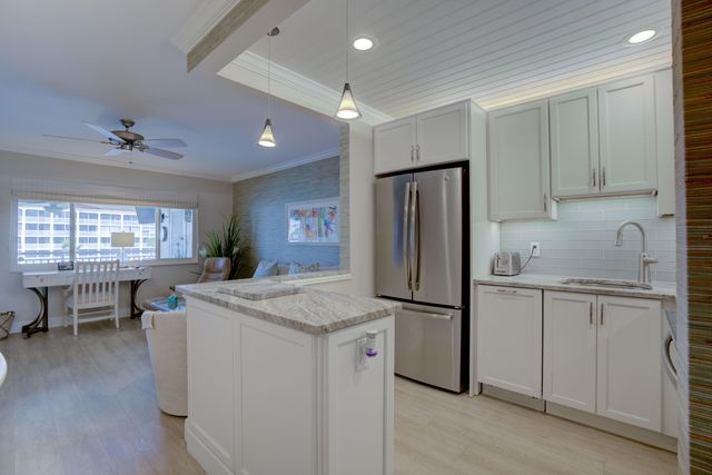 111 Shore Court 305, North Palm Beach, FL 33408