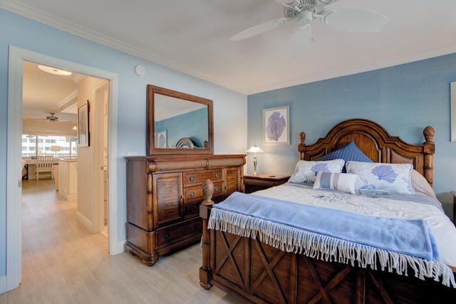 111 Shore Court 305, North Palm Beach, FL 33408