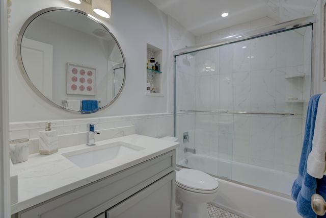 111 Shore Court 305, North Palm Beach, FL 33408