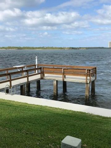 111 Shore Court 305, North Palm Beach, FL 33408