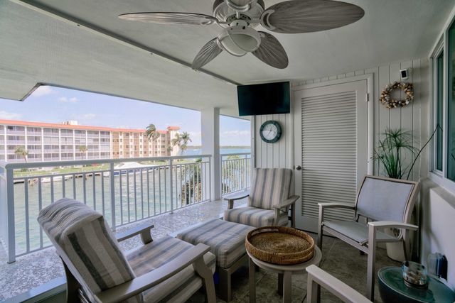 111 Shore Court 305, North Palm Beach, FL 33408