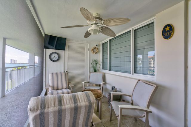 111 Shore Court 305, North Palm Beach, FL 33408