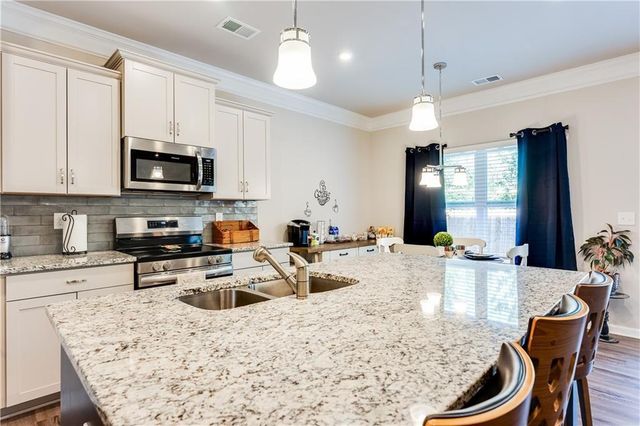 2316 Hastings Manor Lane, Hampton, GA 30228