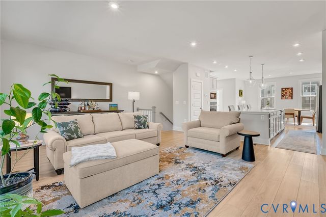 582 Hazel Dr, Henrico, VA 23233