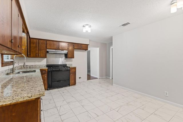904 S Gribble Street, Sherman, TX 75090