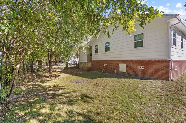 904 S Gribble Street, Sherman, TX 75090