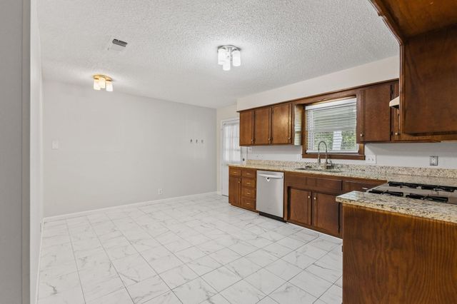904 S Gribble Street, Sherman, TX 75090