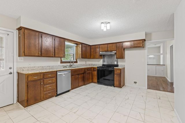 904 S Gribble Street, Sherman, TX 75090