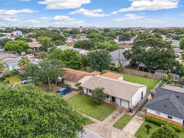 7113 Sycamore Drive, Galveston, TX 77551