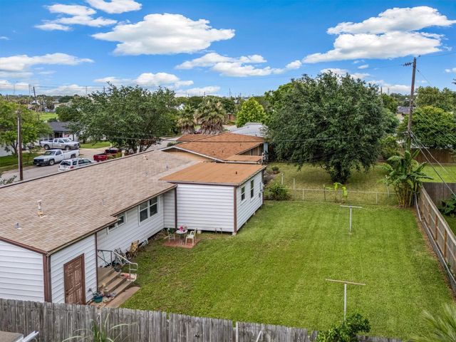 7113 Sycamore Drive, Galveston, TX 77551