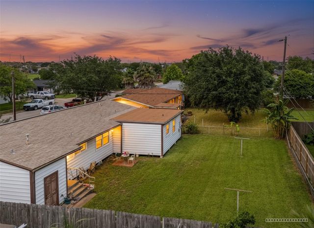 7113 Sycamore Drive, Galveston, TX 77551
