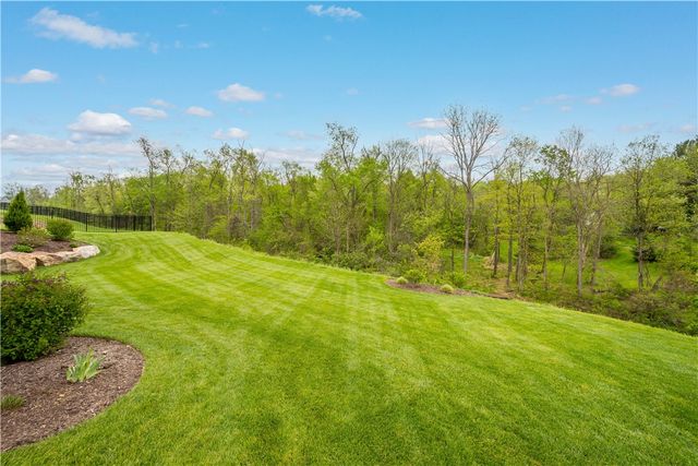 490 Harvest View Drive, Peters Twp, PA 15367