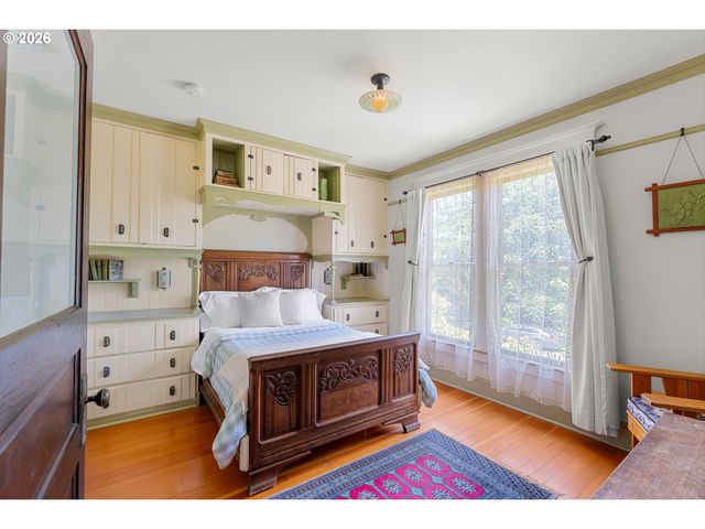 5006 Se LONG St, Portland, OR 97206