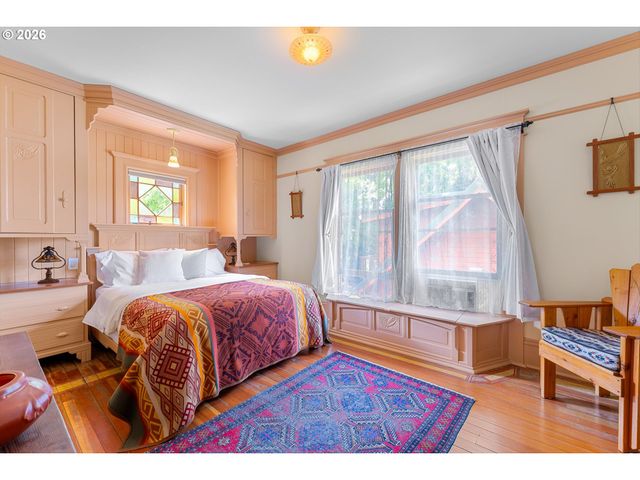 5006 Se LONG St, Portland, OR 97206