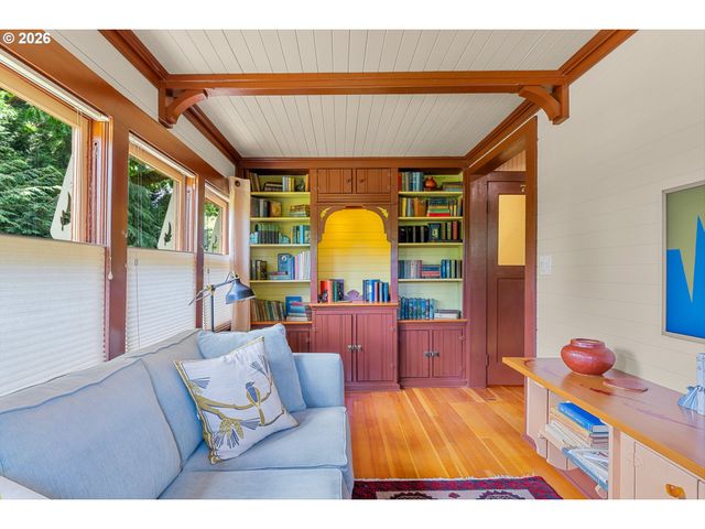 5006 Se LONG St, Portland, OR 97206