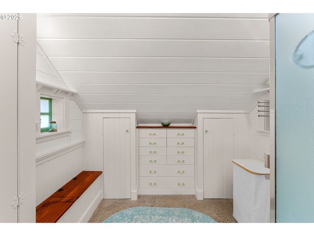 5006 Se LONG St, Portland, OR 97206