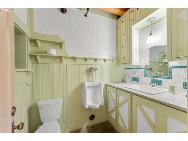 5006 Se LONG St, Portland, OR 97206